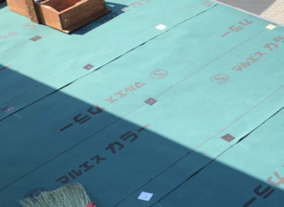 屋根仕上げ材と同質のパッチ座金での釘留め